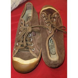 Leather KEEN lace up size 8.5 hiking shoes vulcanized footwear